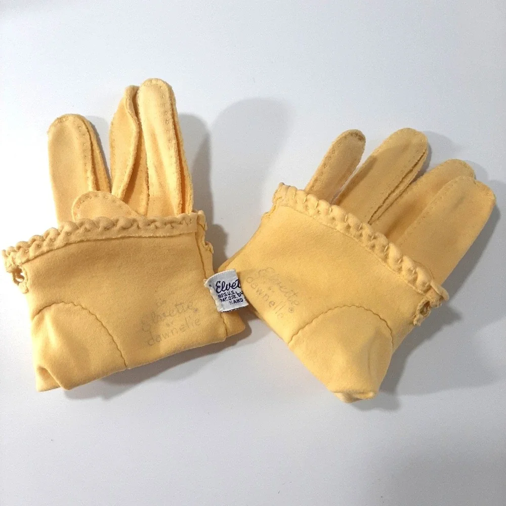 Vintage Dawnelle Elvette Yellow Scalloped Edge Wrist Length Gloves Mid Century